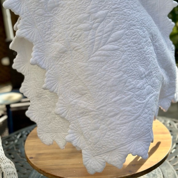 2 King Size Matelasse White Quilted Pillow Shams - Picture 1 of 7